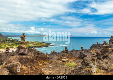 Cairn giardino in Makapuu guardando verso Waimanalo Bay su Oahu, Hawaii Foto Stock