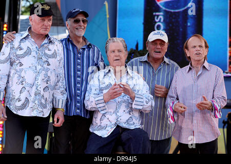 Mike Love, David Marchi, Brian Wilson, Bruce Arthur Johnston e Al Jardine Beach Boys eseguire live in Central Park come parte di Good Morning America estivo della serie di concerti di New York City, Stati Uniti d'America - 15.06.12 Foto Stock