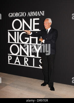 Parigi, Francia. Xxi gen, 2014. Il designer italiano Giorgio Armani presenta la sua primavera/estate 2014 raccolta durante il Paris Haute Couture della settimana della moda di Parigi, Francia, 21 gennaio 2014. Parigi Haute Couture sfilate di moda fino al 22 gennaio 2014. Foto: Hendrik Ballhausen/dpa/Alamy Live News Foto Stock