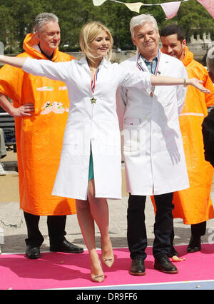 Holly Willoughby e Phillip Schofield riprese al di fuori della ITV Studios di Londra - Inghilterra - 25.06.12 Foto Stock