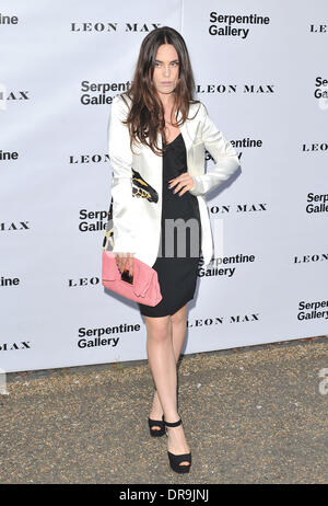 Valutazione la Serpentine Gallery Summer Party in Hyde Park - Arrivi. Londra, Inghilterra - 26.06.12 Foto Stock