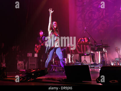 Alanis Morissette performing live a Manchester O2 Apollo Manchester, Inghilterra - 26.06.12 Foto Stock