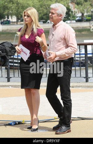 Holly Willoughby e Phillip Schofield riprese per 'Questa mattina' alla ITV Studios di Londra - Inghilterra - 28.06.12 Foto Stock