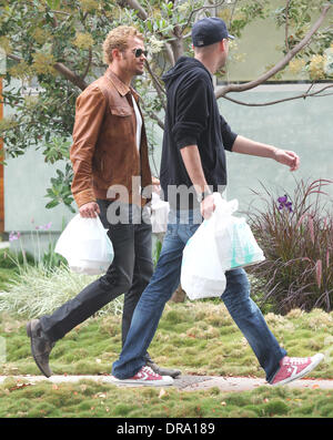 Kellan Lutz fuori con il suo fratello in Venice Beach Los Angeles, California - 28.06.12 Foto Stock