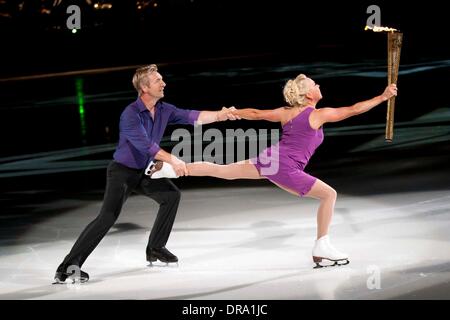 Jayne Torvill e Christopher Dean benvenuti la fiamma olimpica per la National Ice Centre di Nottingham come parte del London 2012 Torcia Olimpica Nottingham, Inghilterra - 28.06.12 obbligatorio Credi: WENN.com Foto Stock