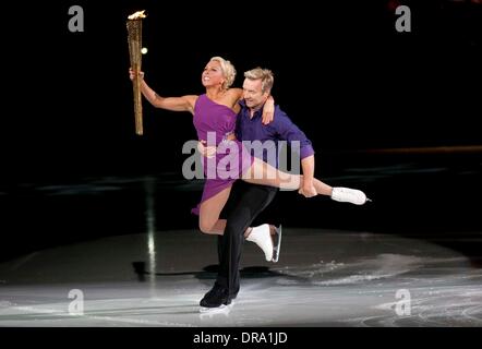 Jayne Torvill e Christopher Dean benvenuti la fiamma olimpica per la National Ice Centre di Nottingham come parte del London 2012 Torcia Olimpica Nottingham, Inghilterra - 28.06.12 obbligatorio Credi: WENN.com Foto Stock