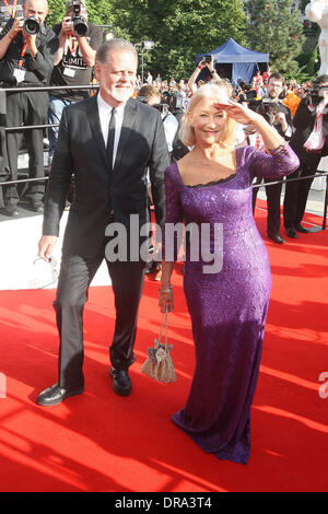 Helen Mirren e Taylor Hackford Helen Mirren riceve il Lifetime Achievement Award alla 47a Karlovy Vary international film festival di Karlovy Vary, Repubblica Ceca - 29.06.12 Foto Stock