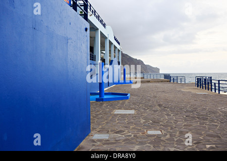 Bagno di nuoto da Fortaleza de Santiago. Funchal, Madeita Isola, Portogallo Foto Stock