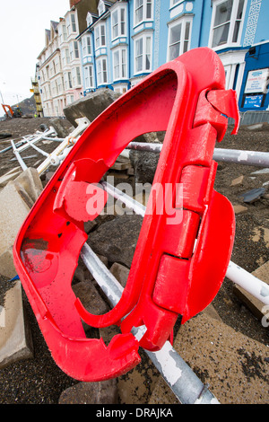 Danni provocati dalla tempesta a Aberystwyth promenade dopo il gennaio 2014 forti tempeste. Foto Stock