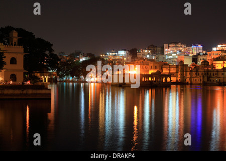 Lago Pichola in India durante la notte Foto Stock