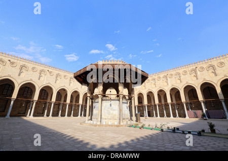 La corte della Moschea del Sultano al-Mu'ayyad Foto Stock