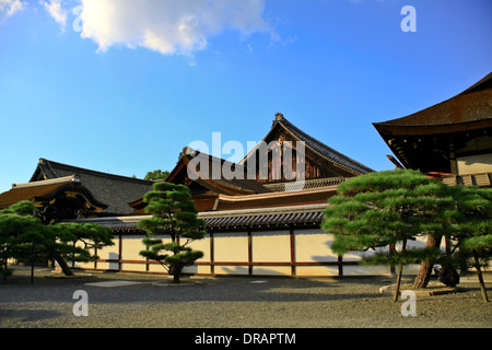 Vista posteriore di Nishi Honganji temple, Kyoto, Giappone. Foto Stock