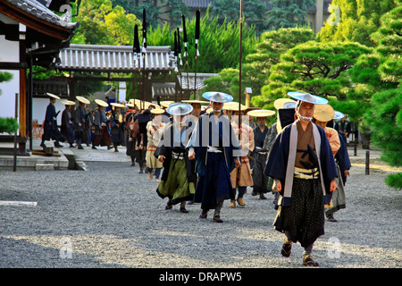 Una impostazione di Samurai e l'atmosfera in alternativa, il Tempio di Nishi Honganji, Kyoto, Giappone. Foto Stock