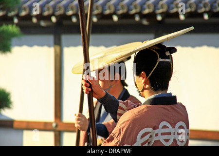 Una impostazione di Samurai e l'atmosfera in alternativa, il Tempio di Nishi Honganji, Kyoto, Giappone. Foto Stock