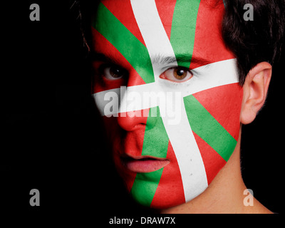 Bandiera del Paese Basco dipinta su una faccia di un giovane uomo Foto Stock