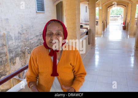 Un vecchio folks home in Muni Seva Ashram, Goraj, India. Foto Stock