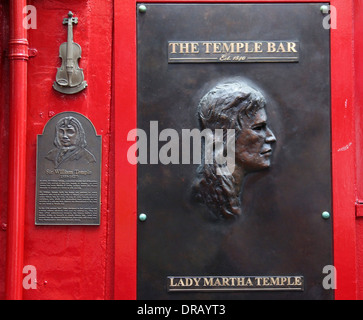 Signora Marta tempio sulla placca del pub di Dublino a Temple Bar Foto Stock