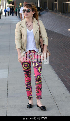 Emma Roberts e sua madre Kelly Cunningham fuori e circa in Beverly Hills Los Angeles, California - 06.07.12 Foto Stock