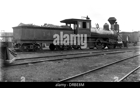 Louisville e Nashville Rail Road 2-6-0 'mogul' locomotiva a vapore. Fotografato a Bowling Green, Kentucky, Stati Uniti d'America nel 1887/8. Foto Stock