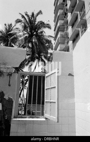 Rotto scoperchiata house, il Malabar Hill, Mumbai, Maharashtra, India, 1978 Foto Stock