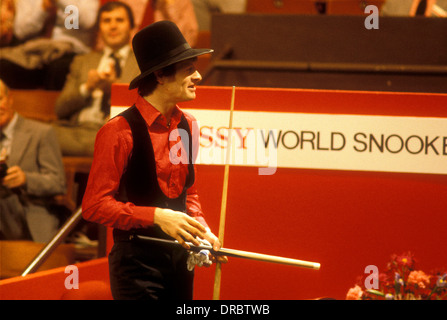 Alex uragano Higgins presso l' Ambasciata World Snooker Torneo, Crucible Theatre Sheffield nei primi anni ottanta Foto Stock