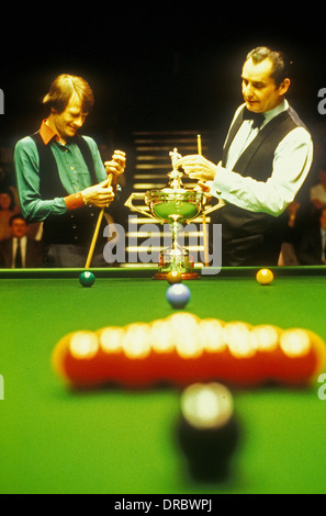 Alex uragano Higgins presso l' Ambasciata World Snooker Torneo, Crucible Theatre Sheffield nei primi anni ottanta Foto Stock