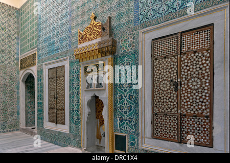 Fontana nella sezione harem di Topkapı Palace Istanbul Turchia Foto Stock