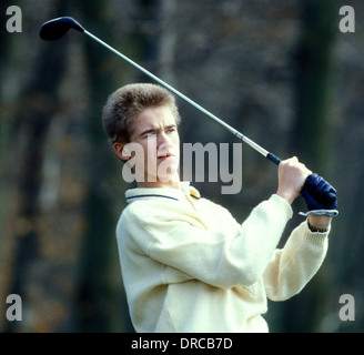 Stephen Hendry gioca a golf per rilassarsi dopo l'Ambasciata World Snooker Torneo, Crucible Theatre Sheffield nella metà degli anni ottanta, Foto Stock
