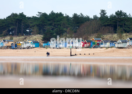 Pozzetti accanto il mare spiaggia e rifugi, North Norfolk, Inghilterra, Regno Unito Foto Stock