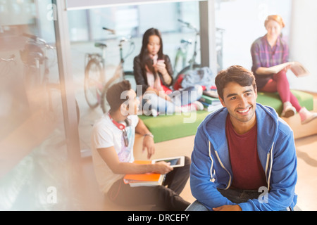 Gli studenti universitari nella lounge Foto Stock