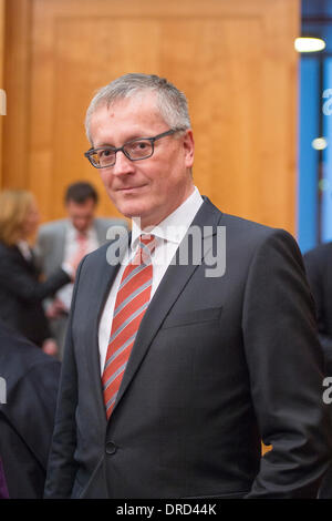 Berlino, Germania. 23 gennaio 2014. Il Ministro tedesco degli Affari Esteri, Frank-Walter Steinmeier (SPD) ha presieduto la cerimonia di consegna dei segretari in uscita di stato Emily Haber e Harald Braun ai loro rispettivi successori in ufficio, Stephan Steinlein e Markus Ederer. La cerimonia ha avuto luogo in Auswärtiges Amt. Goncalo Silva/Alamy Live News Foto Stock