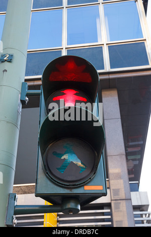 Caratteristica di Berlino luce pedonale con segnale rosso Foto Stock