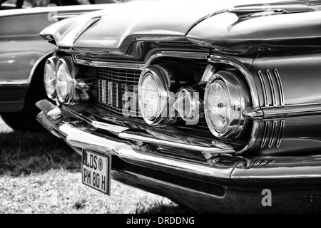 Full-size Oldsmobile automobile 98 (Ninety-Eight), in bianco e nero Foto Stock