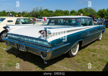 Full-size Oldsmobile automobile 98 (Ninety-Eight), vista posteriore Foto Stock