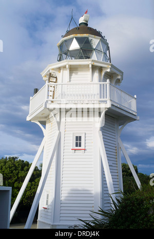 Il Katiki Point Lighthouse, Katiki punto, Otago, Nuova Zelanda, Giugno 2013 Foto Stock