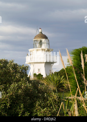 Il Katiki Point Lighthouse, Katiki punto, Otago, Nuova Zelanda, Giugno 2013 Foto Stock