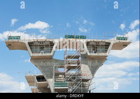 Vista di frammento di strada in ricostruzione Foto Stock