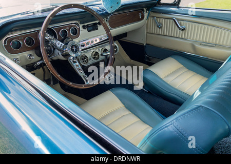 Interno di un 1965 Ford Mustang GT Fastback Foto Stock
