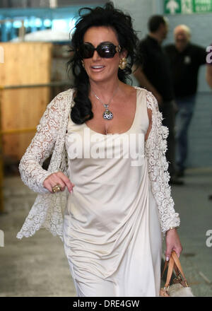 Nancy dell'olio all'ITV Studios di Londra - Inghilterra - 24.07.12 Foto Stock