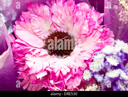 Close up artificiali bouquet di fiori. Foto Stock