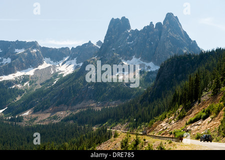 Liberty Bell e la montagna, a Washingon Pass, North Cascades Highway, Route 20, Washingon Stato, STATI UNITI D'AMERICA Foto Stock