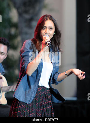 Dia Frampton concorrenti dalla voce eseguire all'estate una serie di concerti presso il Grove West Hollywood, California - 25.07.12 Foto Stock