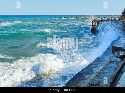 Di sera la tempesta di mare (Mar Nero, Bulgaria). Foto Stock