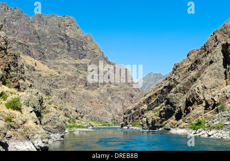 Vista di Hells Canyon sul fiume Snake, formando il confine tra Idaho e Oregon, Stati Uniti d'America. Foto Stock