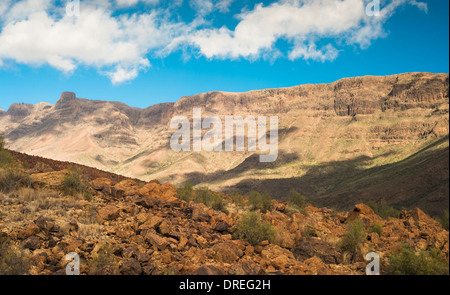 Il rock avalanche deposito presso Arteara, Barranco de Fataga, Gran Canaria, che contiene una grande Guanche (presto) luogo di sepoltura Foto Stock