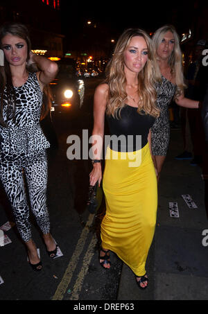 Chloe Sims, Lauren Papa e Frankie Essex a Joey Essex della festa di compleanno di Buddha Funky Londra Inghilterra - 31.07.12 Foto Stock