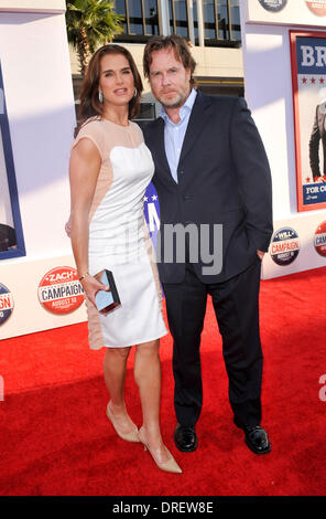 Brooke Shields, Chris Henchy Los Angeles Premiere di "campagna" tenutasi presso il Grauman's Chinese Theater - Gli arrivi di Los Angeles, California - 0.08.12 Foto Stock