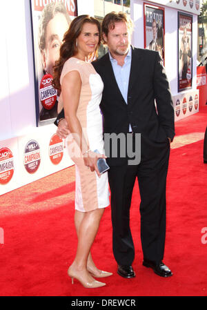 Brooke Shields, Chris Henchy Los Angeles Premiere di "campagna" tenutasi presso il Grauman's Chinese Theater - Gli arrivi di Los Angeles, California - 02.08.12 Foto Stock