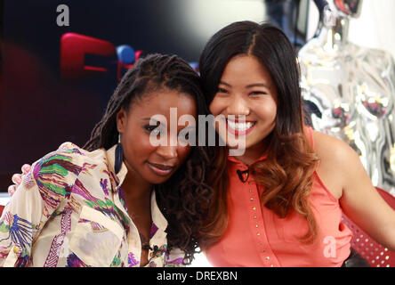 Shanola Hampton, XiXi Yang sul set di Pop Stop notizie TV Live Beverly Hills, la California - 02.08.12 Foto Stock