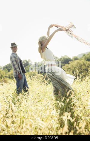 Maryland USA bellissima ragazza dancing sventolando sciarpe Foto Stock